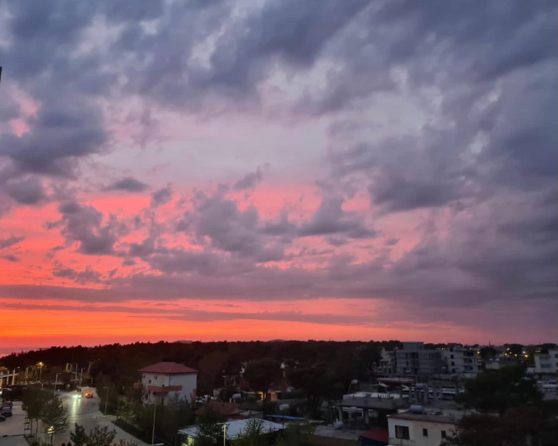 B4 Dusk Apartments R Vlorë Exteriör bild